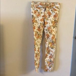 Flowered patterned pants